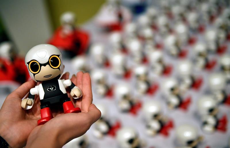 Toyota lanza Kirobo Mini, un robot que revoluciona las relaciones con humanos